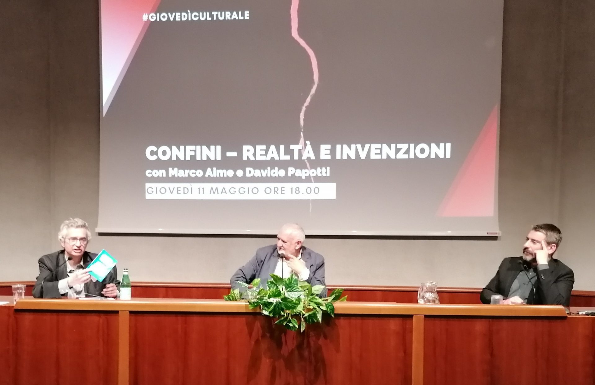 Confini: gli oggetti si globalizzano, gli uomini si localizzano