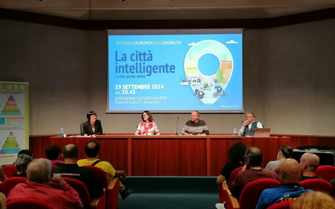 Alessandria avanza nella mobilità sostenibile con più corsie ciclabili e un dibattito sulla città intelligente e la sicurezza stradale