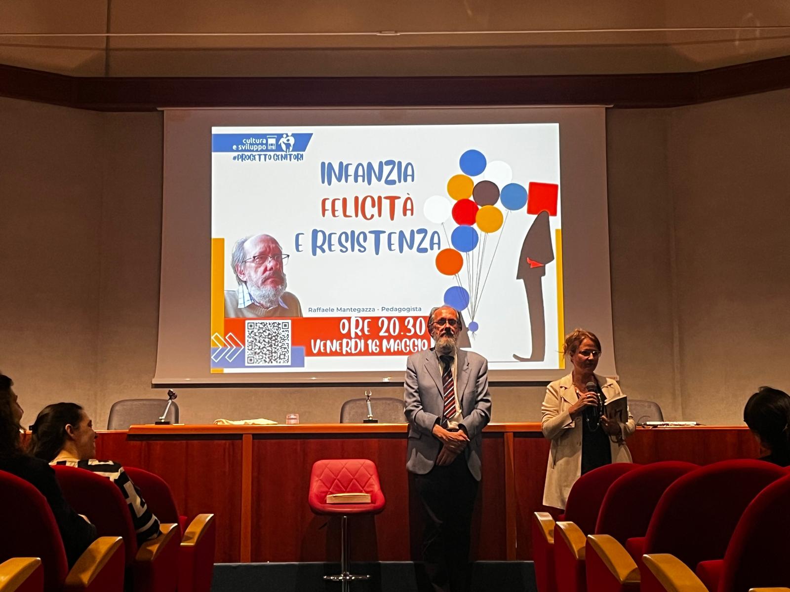 Il prof. Raffaele Mantegazza parla dell'educazione al Progetto Genitori